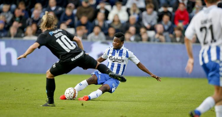 Målløs. Iduna Uzochukwu forsøger sig uden held mod Silkeborg. 