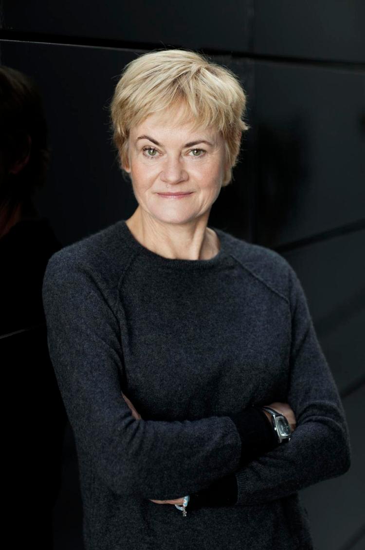 Drama. Piv Bernth har de seneste 4 år været chef for DR Fiktion og dermed ansvarlig for bl.a. DR’s store dramaserier. Hun kom til jobbet med bred baggrund i teater-, tv- og filmbranchen. 