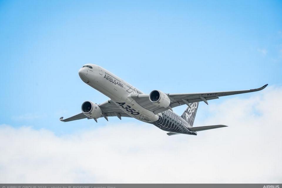 GENNEMBRUD. Airbus A350 sælger godt for tiden. Det er bare skidt for Airbus, at det går ud over salget af A380'eren.