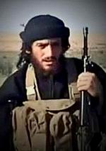 Bagmand. Abu Muhammed al-Adnani affotograferet fra en video i 2012. Islamisk Stat-talsmandens opfordring til vrede unge mænd i USA og Europa er enkel: Tag hævn ved at slå ihjel med hvad som helst, der er til at få fat i. 
