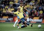 Starten.  Teemu Pukki prikker 1--0-bolden over stregen og starter en fest på Brøndby-stadion. De vestjyske gæster var statister i Brøndbys opvisning. 
