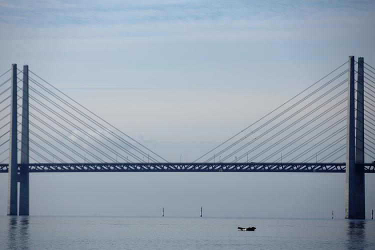 Stop. Fire personer forsøgte at krydse Øresundsforbindelsen på cykel mandag morgen. Arkivfoto. 