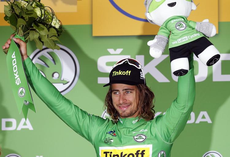 målfoto. Peter Sagan slog norske Alexander Kristoff i spurten, men målfotoet måtte nærstuderes i nogle minutter, før resultatet blev officielt. 