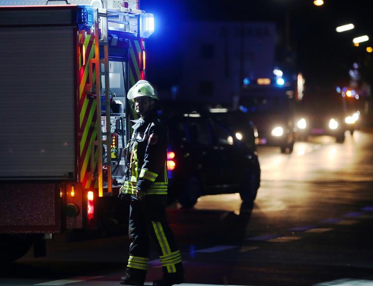 Togangreb. Flere togpassagerer meldes såret, efter en gerningsmand her til aften gik amok med et våben i et regionaltog. 