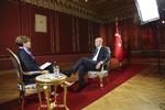 Udrensning. Tyrkiets præsident, Erdogan, gennemfører en udrensning i Tyrkiet blandt lærere, rektorer, dommere mm. 