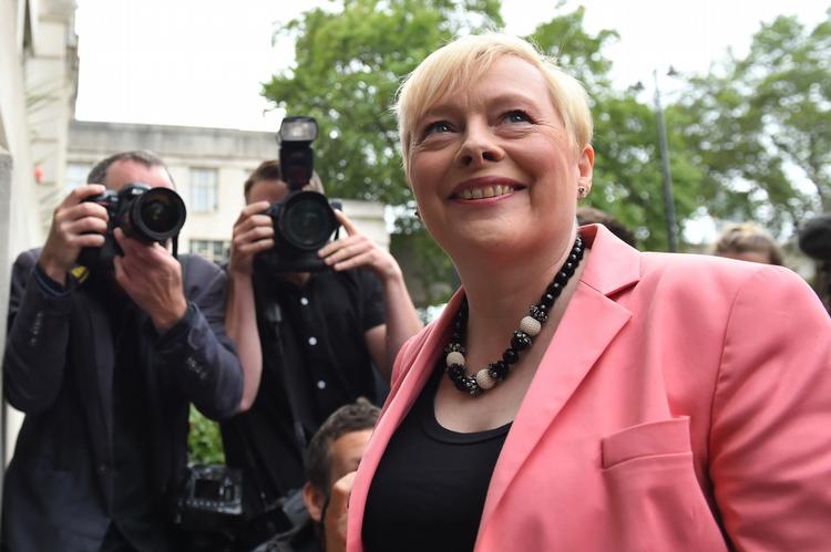 Kandidatur. Angela Eagle trækker sit kandidatur til formandsposten i Labour. 