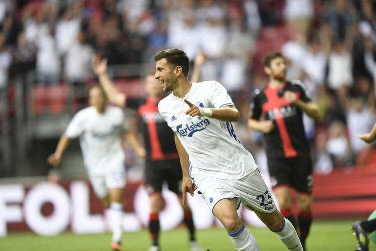 6-0. FCK's nye serbiske spiller Andrija Pavlovic viste gode takter mod Crusaders og scorede et enkelt mål i den københavnske opvisning. 