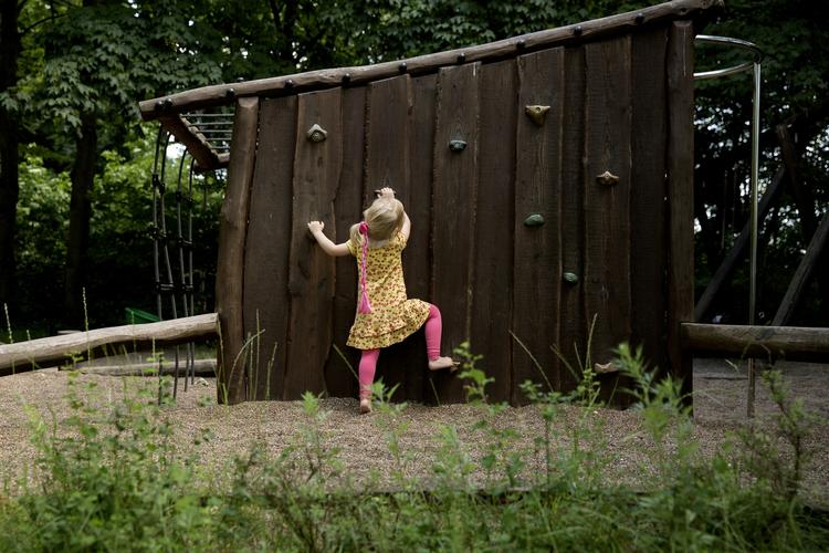 Omsorg. I Børnehuset Hurlumhej må pædagogerne hver dag gå på kormpromis med deres faglighed, oplever lederen Bettina Brandt. 