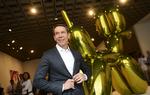 Megastar. Jeff Koons er en af verdens mest indbringende kunstnere - særligt kendt for sine gigantiske, glitrende ballonhunde, som han begyndte at lave i 1990erne. 