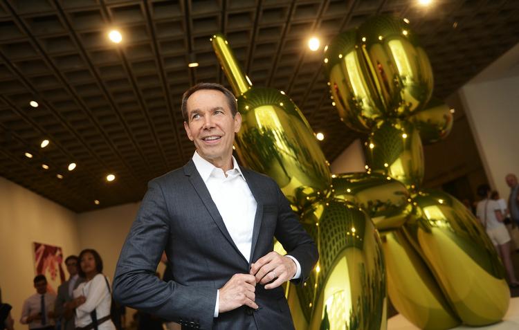 Megastar. Jeff Koons er en af verdens mest indbringende kunstnere - særligt kendt for sine gigantiske, glitrende ballonhunde, som han begyndte at lave i 1990erne. 