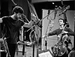 Studie. Jean-Guihen Queyras sammen med dirigenten Pablo Heras- Casado under indspilningen af det sidste af tre album, som giver Schumanns musik en helt ny dybde. 