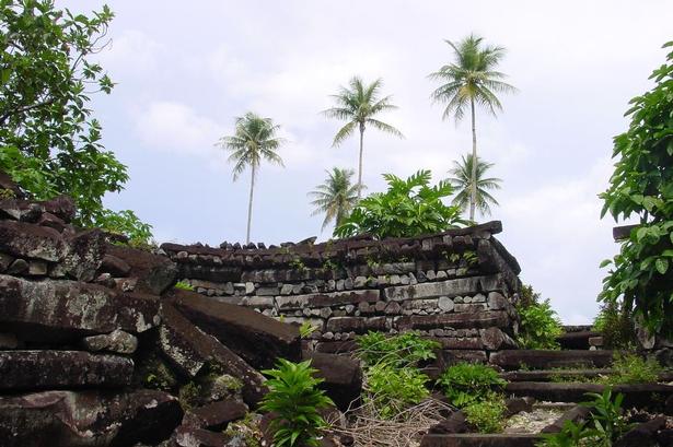 MIKRONESIEN. De 99 kunstige Nan Madol-øer, populært kaldet Stillehavets Venedig, er kommet på listen. 