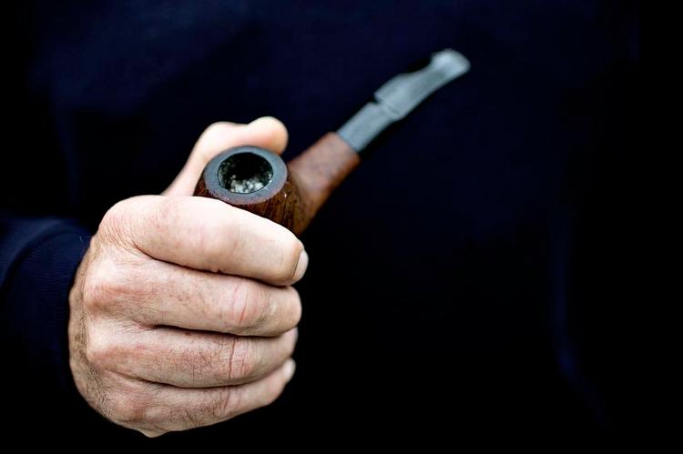 Piberygning. Piberygere får i forhold til cigaretrygere formentlig noget mindre røg i lungerne, men optager til gengæld nikotinen og tobakkens mange skadelige stoffer gennem slimhinden i mundhulen, hvorved tobakken bæres rundt i kroppen og giver skade på organerne. 