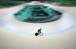 TEST. Enlig cykelrytter prøver benene af på velodromen i Rios olympiske park. Snart bliver det alvor - også for dem, der skal dopingteste de mange atleter. 