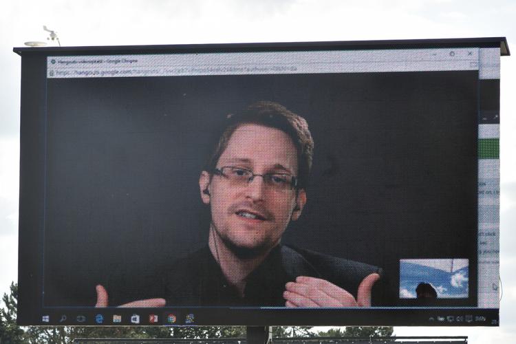 Transmission. Edward Snowden optrådte også på årets Roskilde Festival, hvor han advarede om den omfattende indsamling af private data. 