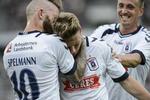 Mål. AGF's Kasper Junker  har scoret til 1-1 og jubler med Martin Spelmann og Danny Olsen. 