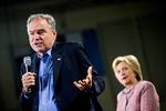 Valgkamp. Tim Kaine ses under en peptalk for Hillary Clinton i sidste uge. 