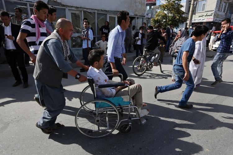 Bombeangreb. 61 er dræbt og flere end 200 såret i et bombeangreb i Afghanistans hovedstad Kabul. 