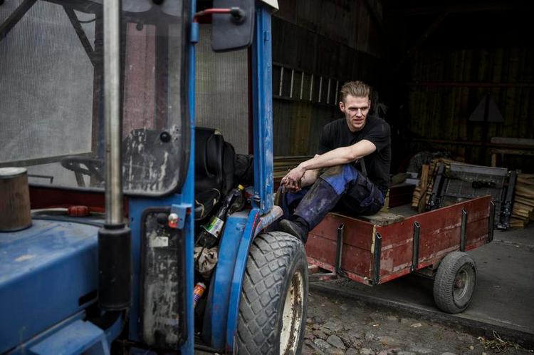 Arbejdsiver. Opholdet i fængslet har vist, at Benjamin Jensen er en ferm håndværker. Han har blandt andet genoplivet fængslets gamle, blå traktor. 