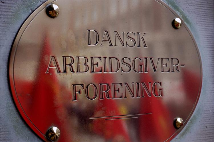 Udgift. Seniorjobordningen er for dyr for samfundet, mener Dansk Arbejdsgiverforening. Arkivfoto. 