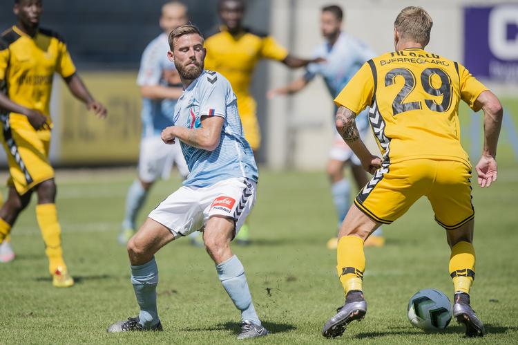 hedeslag. AC Horsens holdt Sønderjyske stangen i en varm omgang fodbold i det østjyske. 