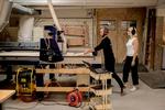 Hjemmelavet Ignacio Garcia Lenaro og Helga Jóseps står bag en CNC fræser , der ligesom 3D printeren bliver brugt til digital fremstilling, når private værksteder producerer design. Foto: Peter Hove Olesen 