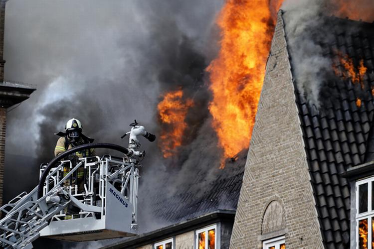 RISIKO. Børn forstår ikke, hvilken risiko der er forbundet med brand - de tror, at de bare kan gemme sig under sengen. 