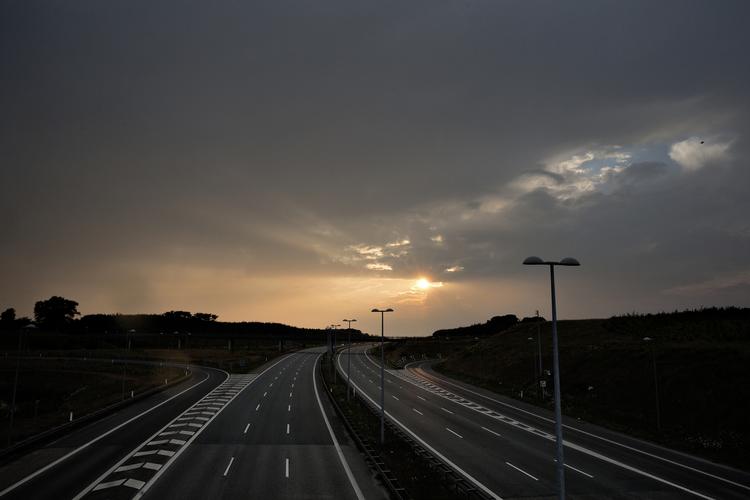 Vejrskift. Skyerne var mandag aften meget mørke vest for København . 