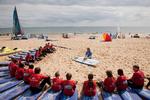 Bournemouth. En kystby i Dorset på Englands sydkyst. Her oplever man noget af landets varmeste klima. Palmer er en del af den lokale vegetation. Sandstranden er 11 kilometer lang. Den bruges af surfere i alle aldre. 