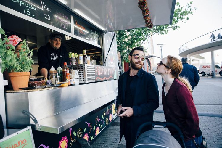 hej. Over sommeren bliver Københavns 'smukkeste' pladser indtaget af Hej KBH og foodtrucks. 