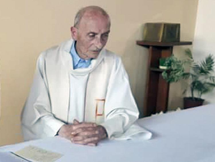 DRÆBT. Præst Jacques Hamel blev dræbt, da han fik halsen skåret over under en morgenmesse i  Saint-Etienne-du-Rouvray i Normandiet. Fire i hans menighed blev kidnappet. 