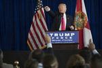 Mail-lækage. Donald Trump forsøgte i dag at bringe Hillary Clintons mail-sag tilbage i fokus i den amerikanske valgkamp. 