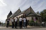 Bevogtning. Den kirke i Normandiet i Frankrig, hvor to gerningsmænd dræbte en præst. 