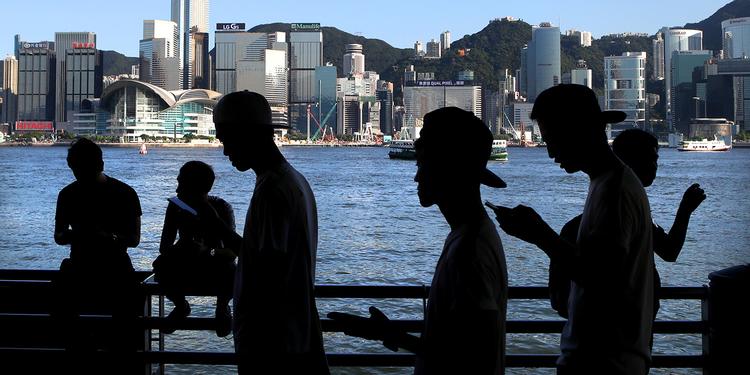 Teknologi. Pokémon Go får folk op af stolen og ud på gaden. Og folk får ikke bar motion. De taler også med hinanden. (Arkiv) 