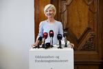 Danmark. Venstres uddannelses- og forskningsminister, Ulla Tørnæs, kalder over for Berlingske udviklingen i SU-støtten for »tankevækkende«. 