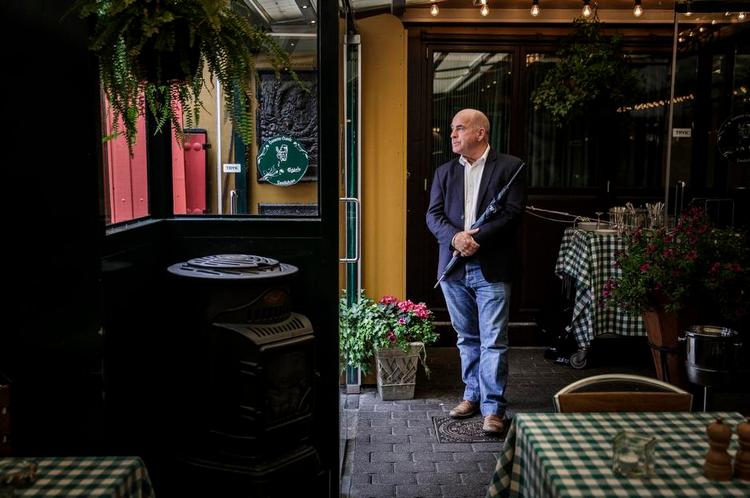 DAnsk. Søren Espersen ville gerne have restauranten Hansens Gamle Familiehave på Frederiksberg som ramme for mødet med Politiken om sit Danmark i 2025. 