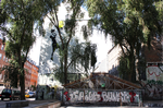 Kærlighed. Du kan vise din rene kærlighed ved at ramme skraldespanden. Det minder Københavns Kommune nu de lokale og besøgende på Nørrebro om med et gavlmaleri. 