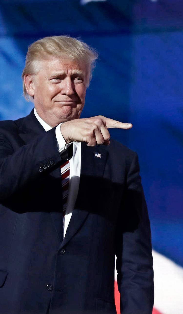 FACADE. CNN’s 150 sekunders sammenklipning af de to partikonventer udstiller nådesløst både Trump og Clinton. Foto: AP 