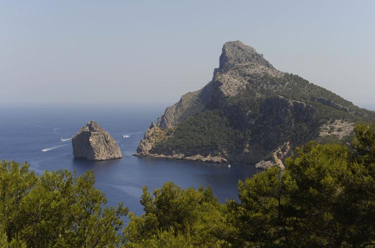 Naturen på Mallorca kan være rå og dramatisk. Her er det Cap de Formentor på øens nordlige spids. 