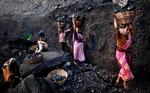 Udvinding. Der bygges fortsat nye kulværker i store lande som Indien, hvor der her hentes kul i en af de mange uorganiserede miner. Men den klare globale tendens er, at forbruget af kul bliver mindre. 