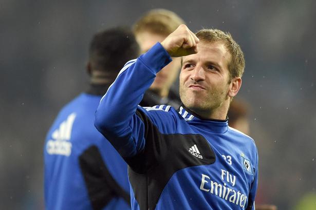 Det er sådan, at fans af Rafael van der Vaart helst vil se ham. Med knyttet næve som her efter en 2-1 sejr over Leverkusen for HSV i 2014. Fremover bliver det FC Midtjylland, der får glæde af hollænderens kvaliteter. 