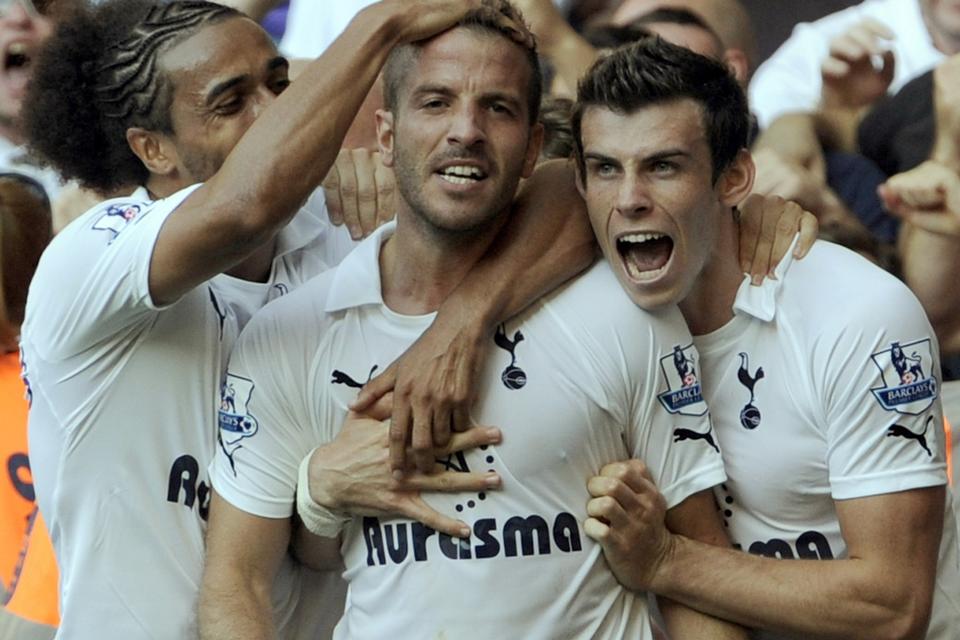 I Tottenham havde Rafael van der Vaart pæn succes og spillede blandt andet sammen med Gareth Bale (th), der i dag selv spiller i Real Madrid. 