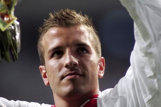 Rafael van der Vart fik sit gennembrud i Ajax Amsterdam som han optrådte for i årene 2000-2005. 