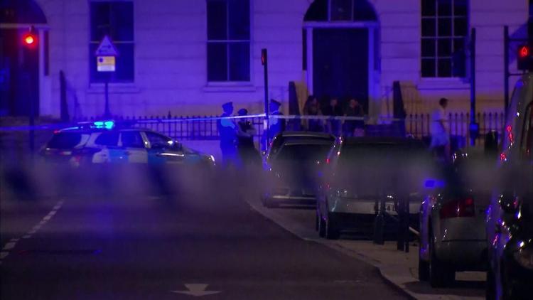 Angreb. Motivet er  ukendt efter et knivangreb i London onsdag aften. 
