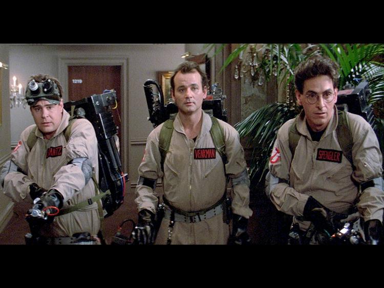 SPØGELSESJAGT. Dan Aykroyd, Bill Murray og Harold Ramis på en lidt speciel opgave i 'Ghostbusters' fra 1984. Foto: TV2 