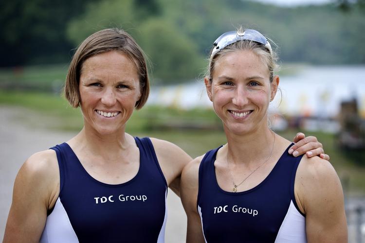 OL-ROERNE. Juliane Elander (tv) og Anne Lolk, stiller op i eftermiddag til indledende heats i letvægtsdobbeltsculler i Rio. Her er de fra rostadion ved Bagsværd Sø, hvor de inviterede Politiken med til træning. 