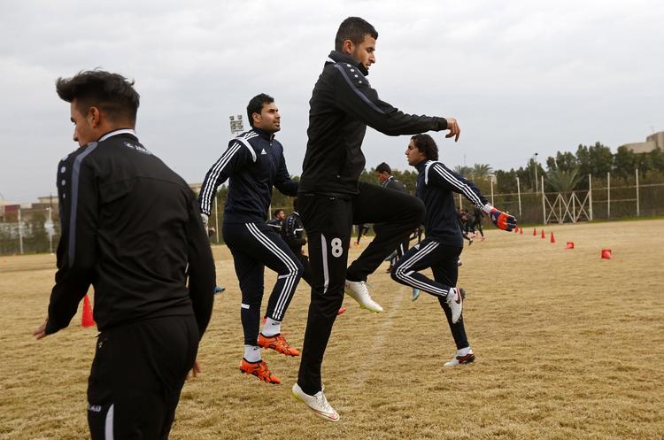 Helten. Ayman Hussein bragte Irak til OL, hvor landet møder Danmark torsdag. Hans bror blev bortført af IS, og faderen dræbt af al-Qaeda. 