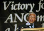 Sydafrika Mandela taler til sine vælgere i Johannesburg efter landets første raceintegrerede valg i 1994. 