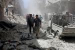 Bombardement. Op til oprørernes modoffensiv blev den indelukkede del af Aleppo konstant bombet fra luften. Foto: AP/Aleppo Media Center 