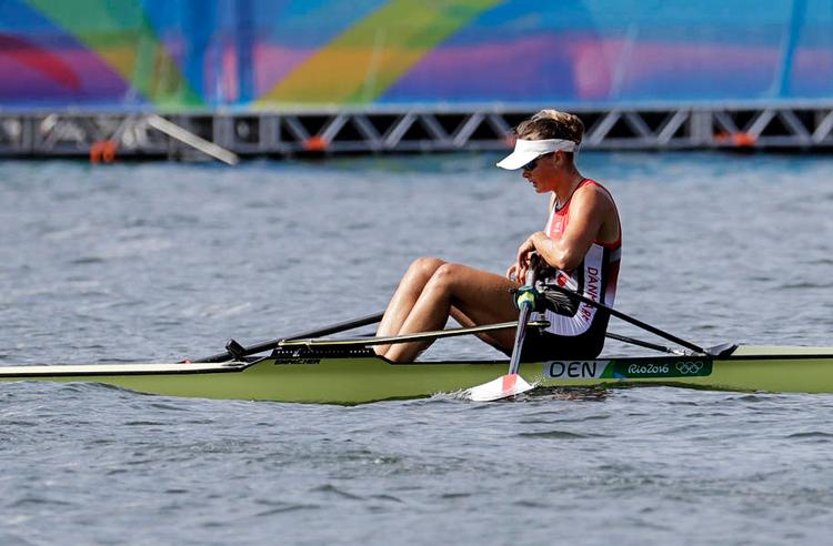 Udfordring. Fie Udby Erichsen og resten af de danske roere må bakse med bølger og vind på det olympiske rostadion. 